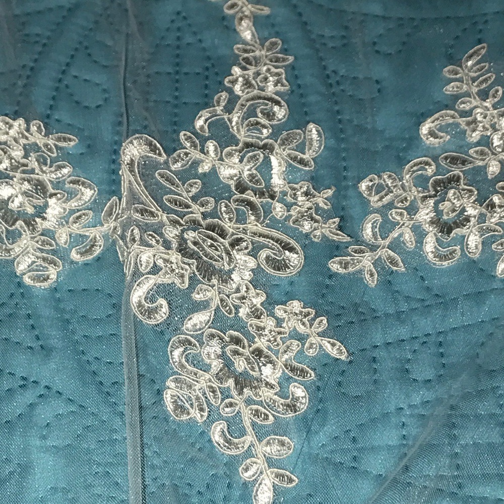 NEW beautiful cathedral veil with lace - Picture 8 of 8